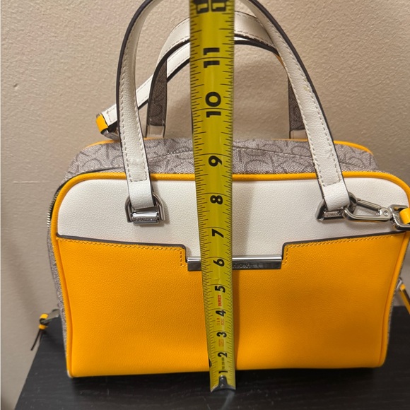GORGEOUS Yellow/Orange CLAVIN KLEIN Purse 💛 - Picture 8 of 8
